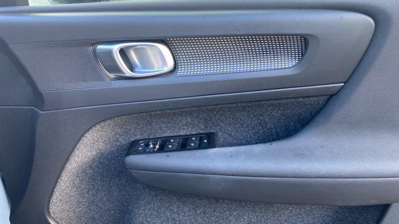 Volvo Xc40 2.0 B4P R DESIGN 5dr Auto Petrol Estate